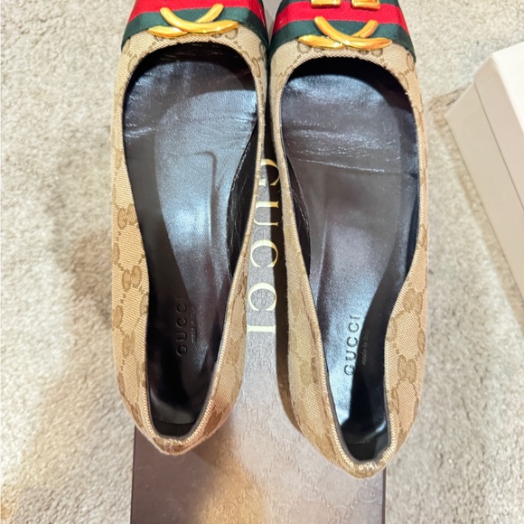 Gucci flats with gold monogram G’s. Size 38. - Picture 4 of 6